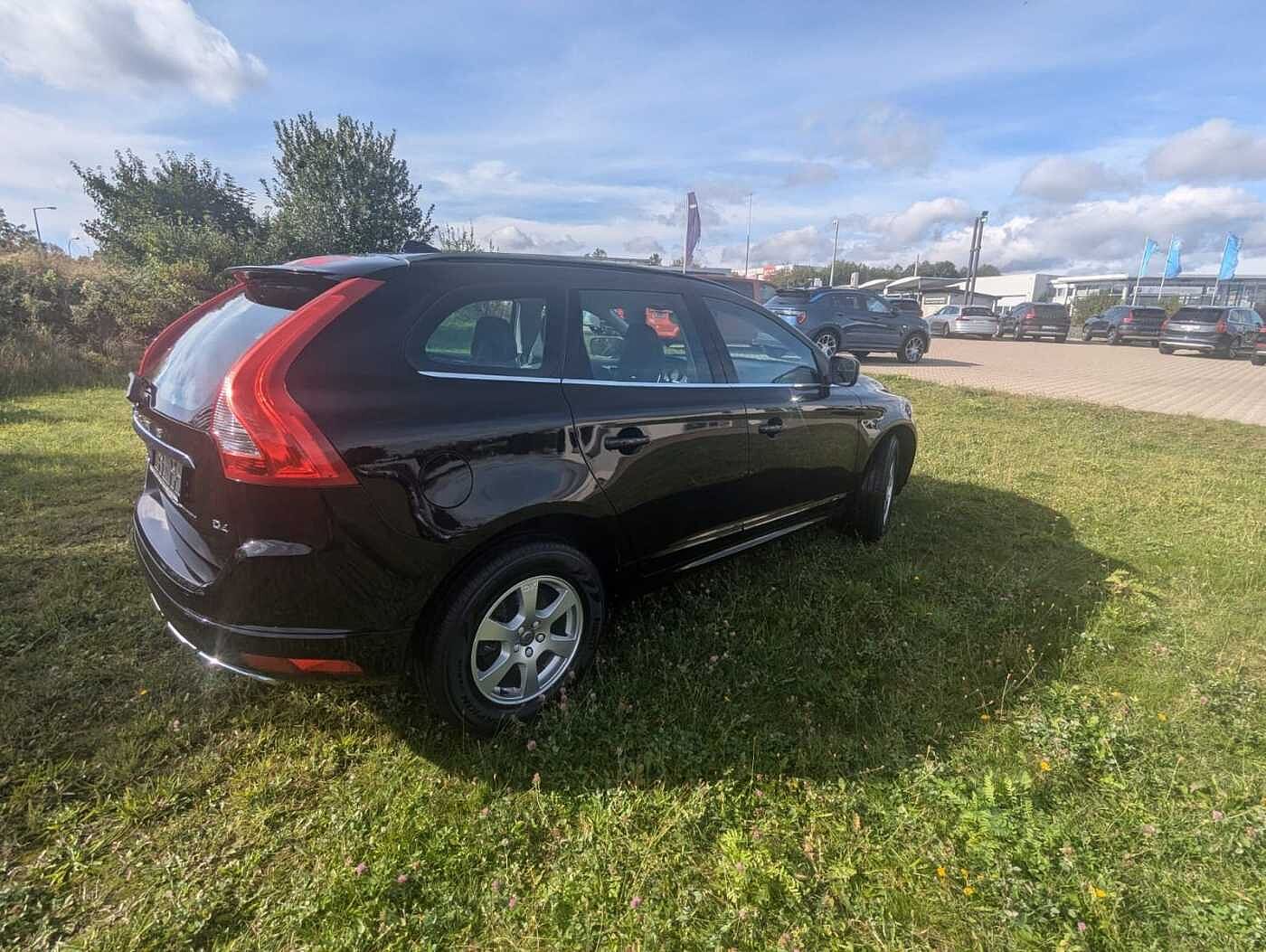 Volvo  XC60 Momentum 2WD