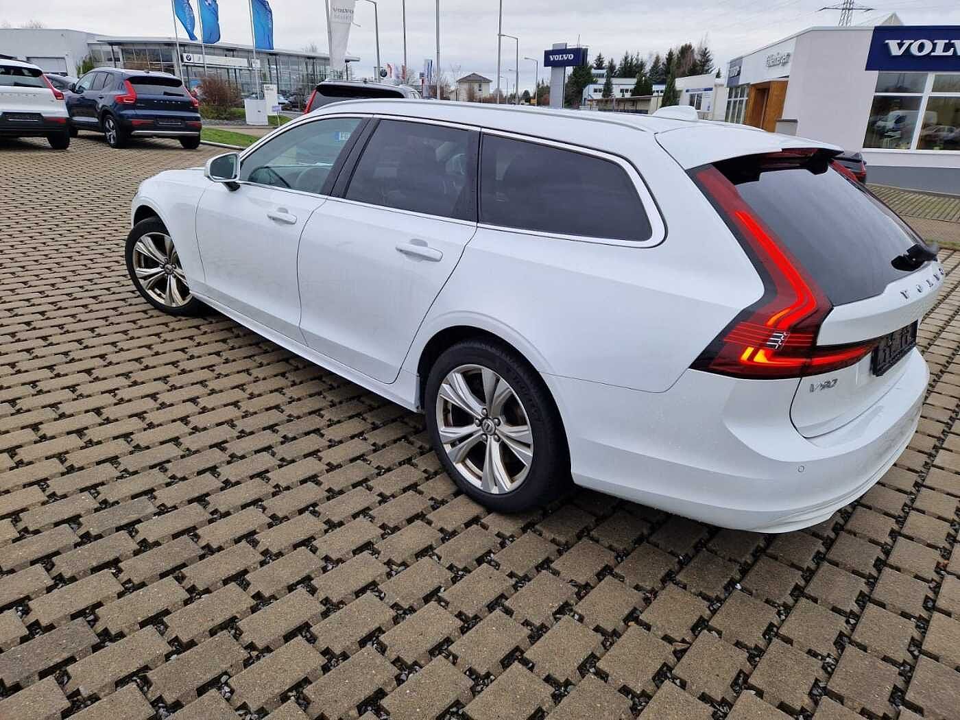 Volvo  Kombi Momentum Pro AWD