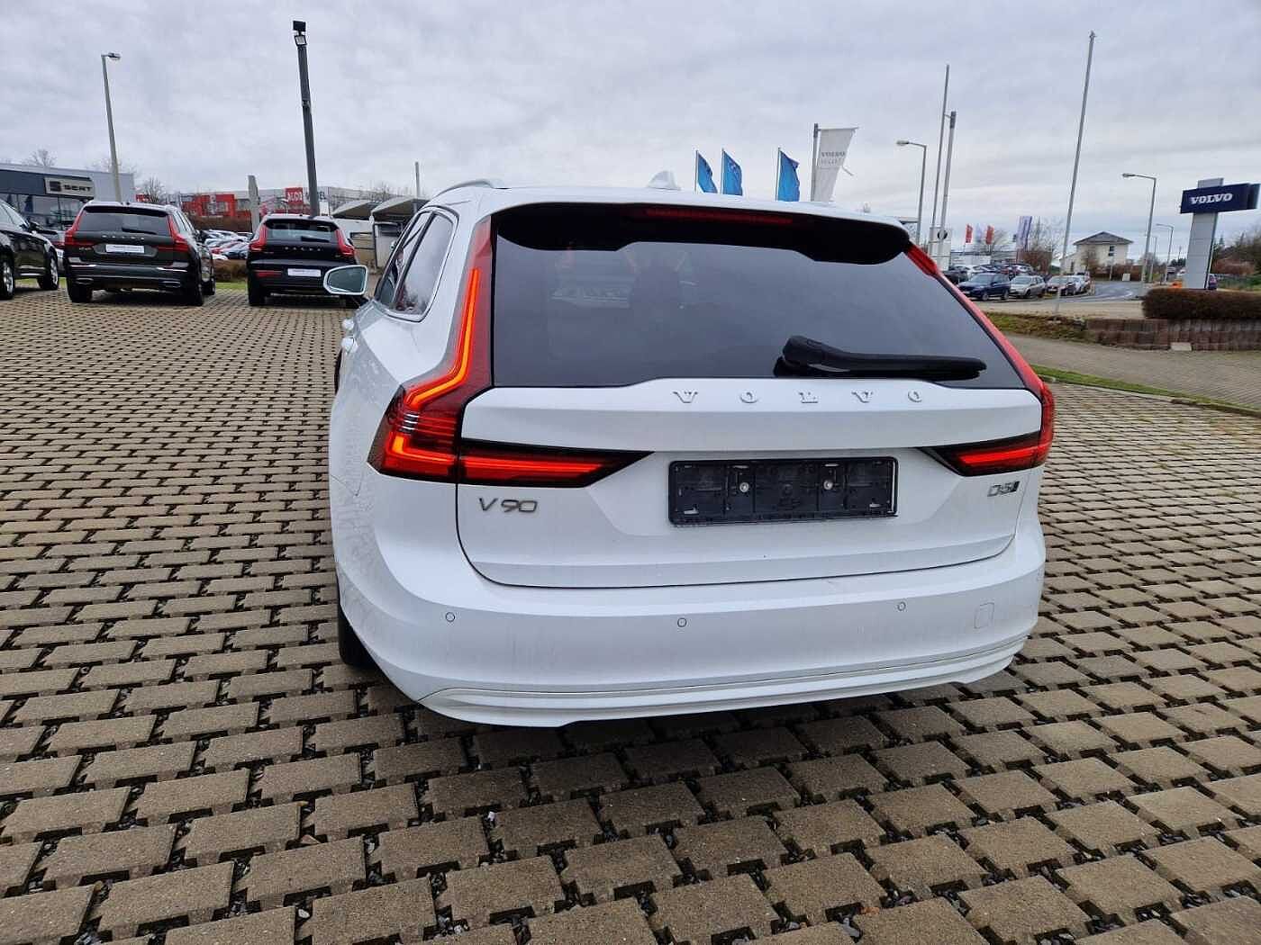 Volvo  Kombi Momentum Pro AWD