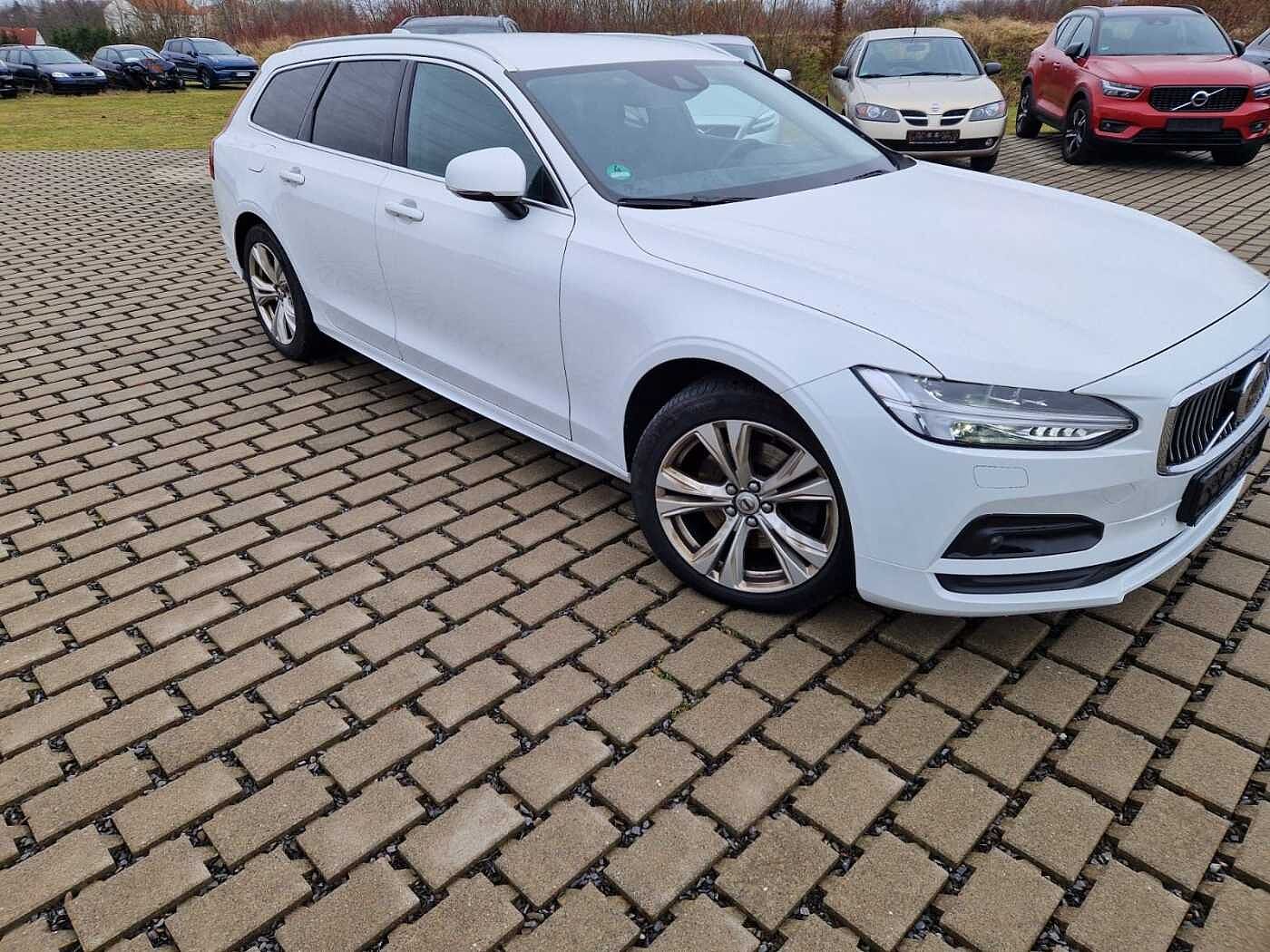 Volvo  Kombi Momentum Pro AWD