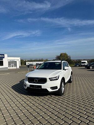 Volvo  XC40 Momentum Core 2WD