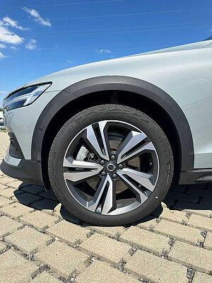 Volvo  Cross Country Plus AWD