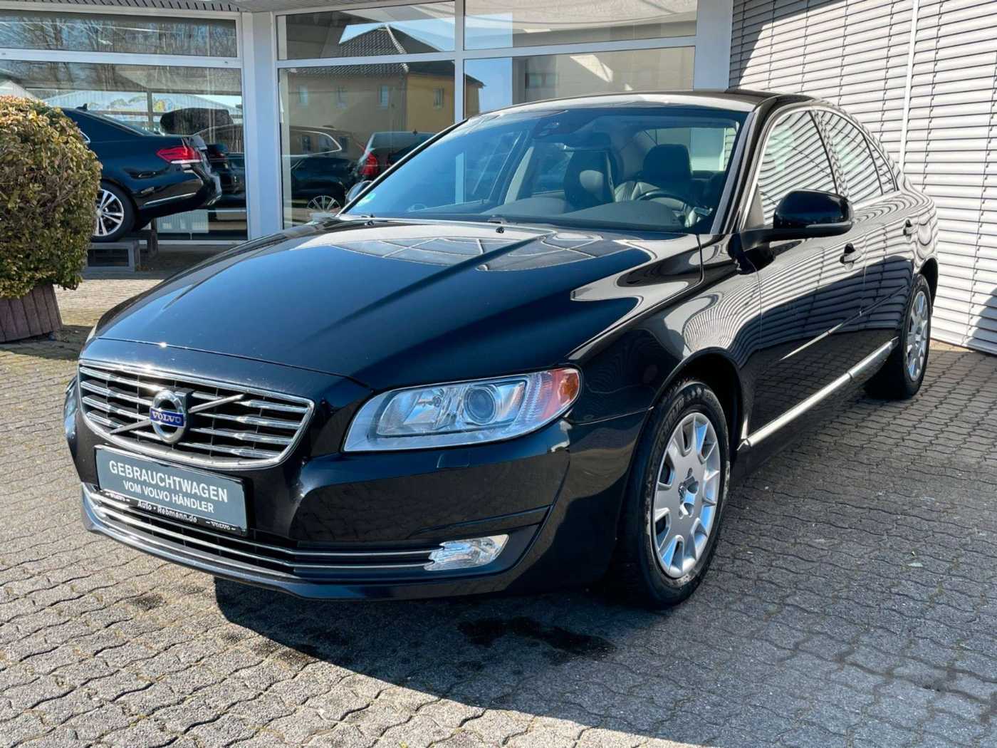 Volvo  D5 Momentum Aut. Xenon*Leder*Navi*AHK*SHZ