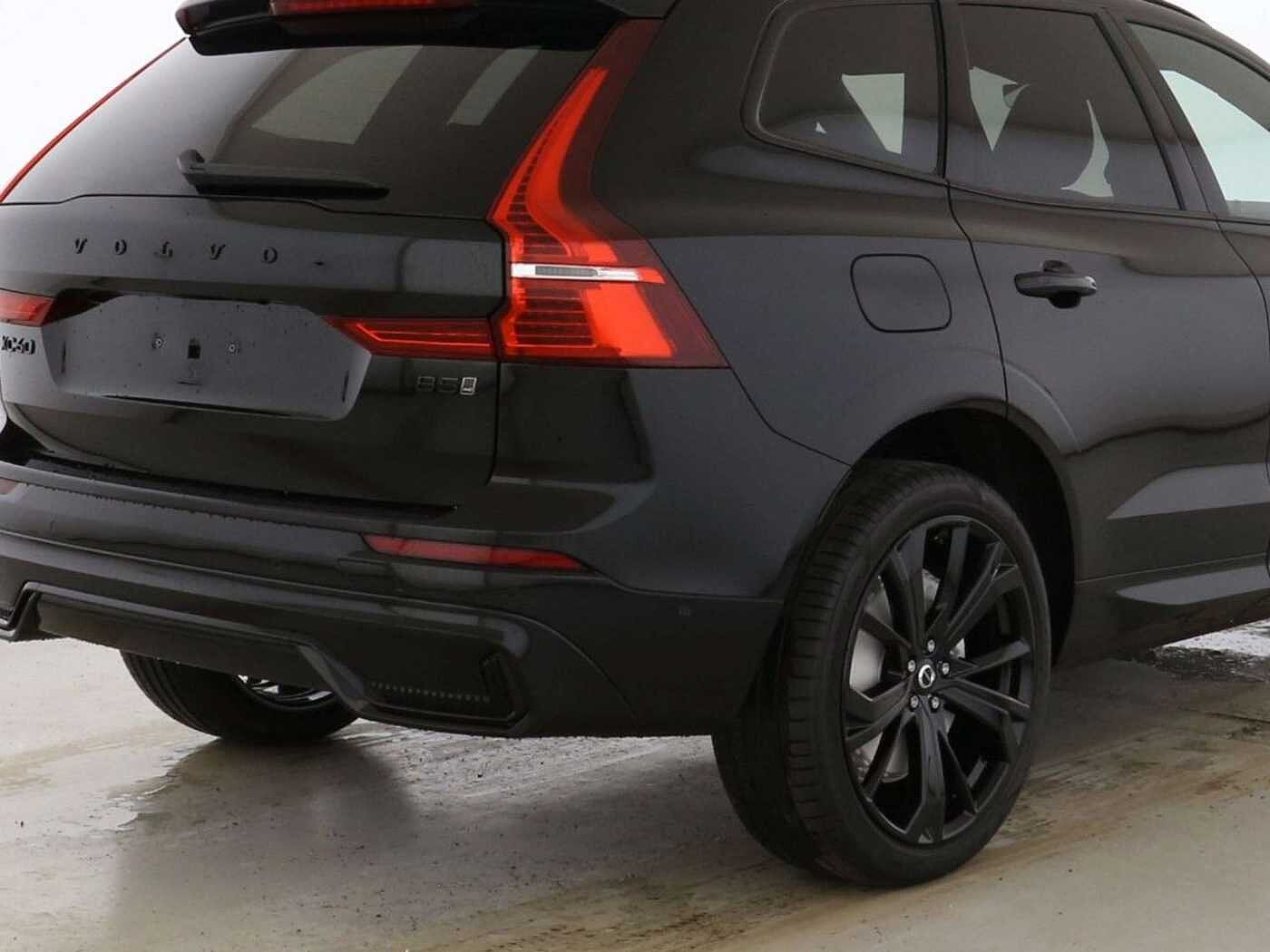 Volvo  XC60 Plus Black Edition AWD