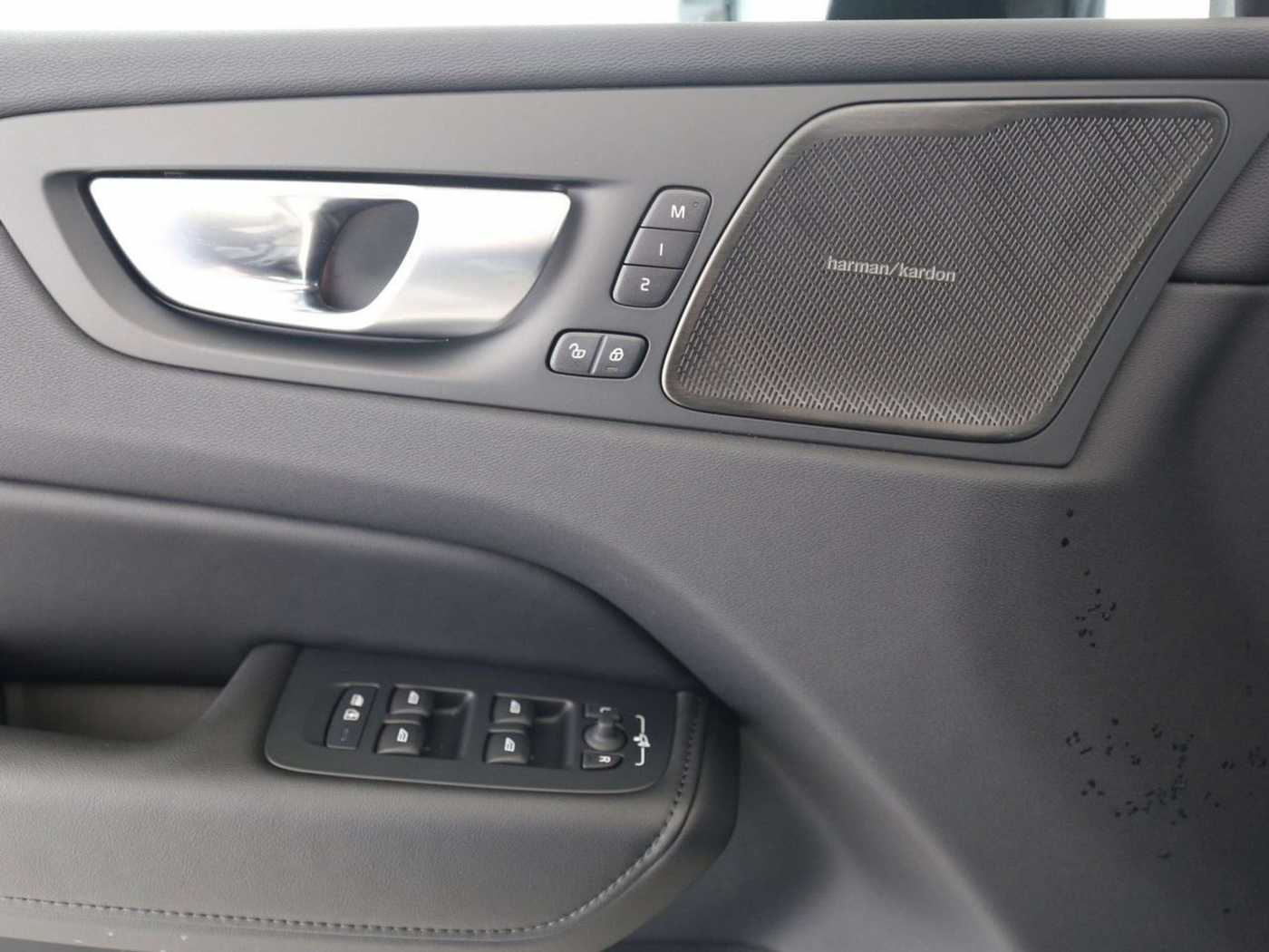Volvo  Plus Dark*AWD*BLIS*Standh*360°*20 Zoll