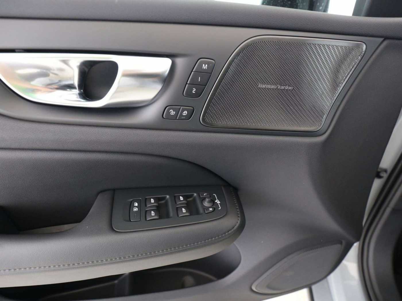 Volvo  T6 Plus Dark*Plug-In*AWD* 360°K*LED*