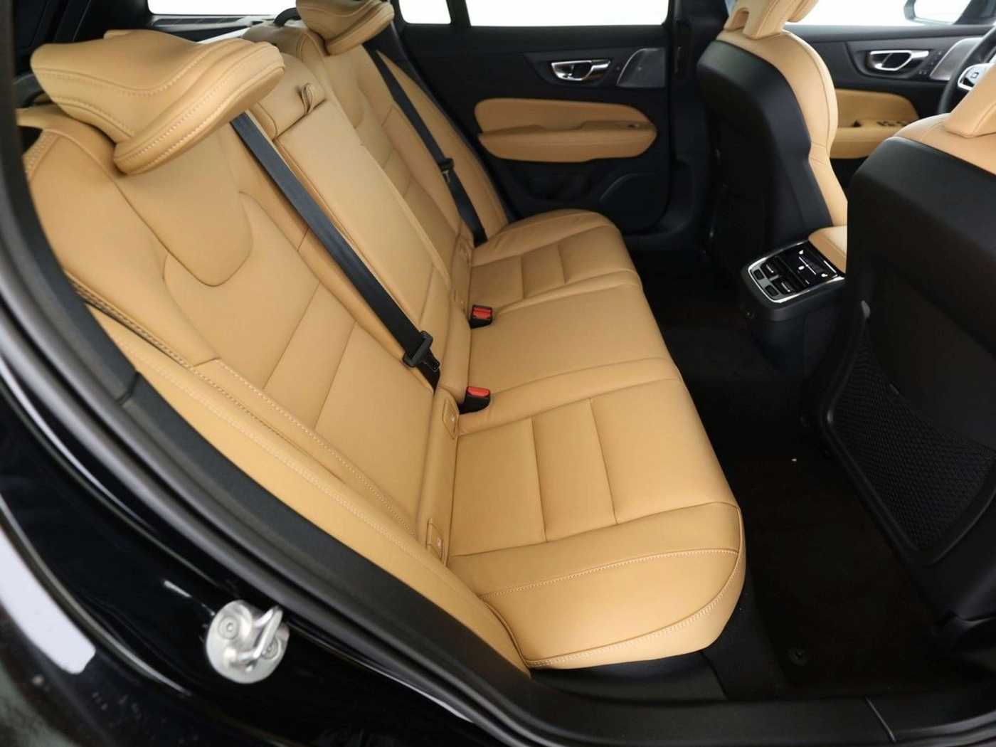 Volvo  Benzin*Ultra Dark*Business-P*AHK*Winter-P