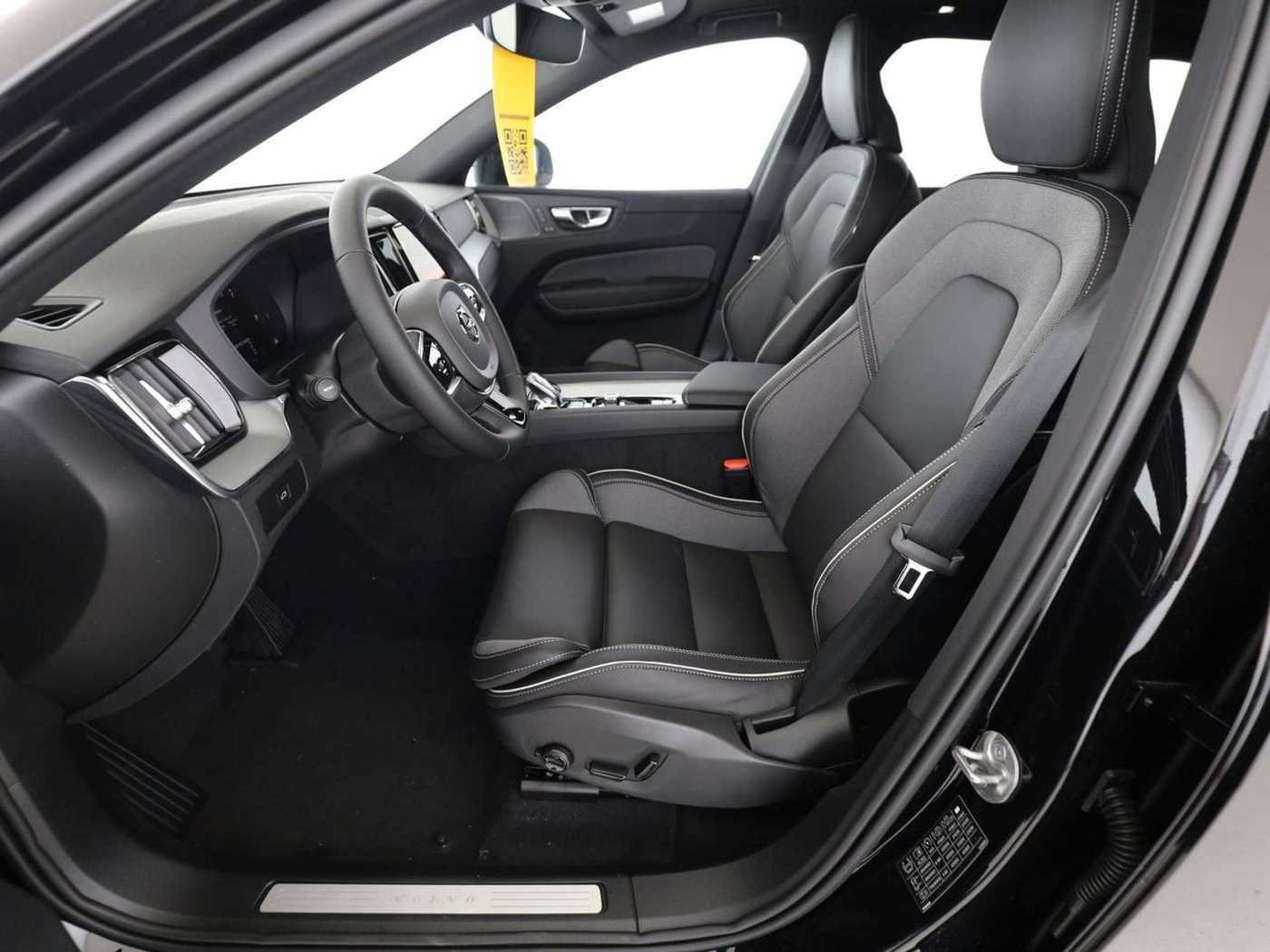 Volvo  Plus Black Edition*AWD*BLIS*HeadUp*SD*360°K