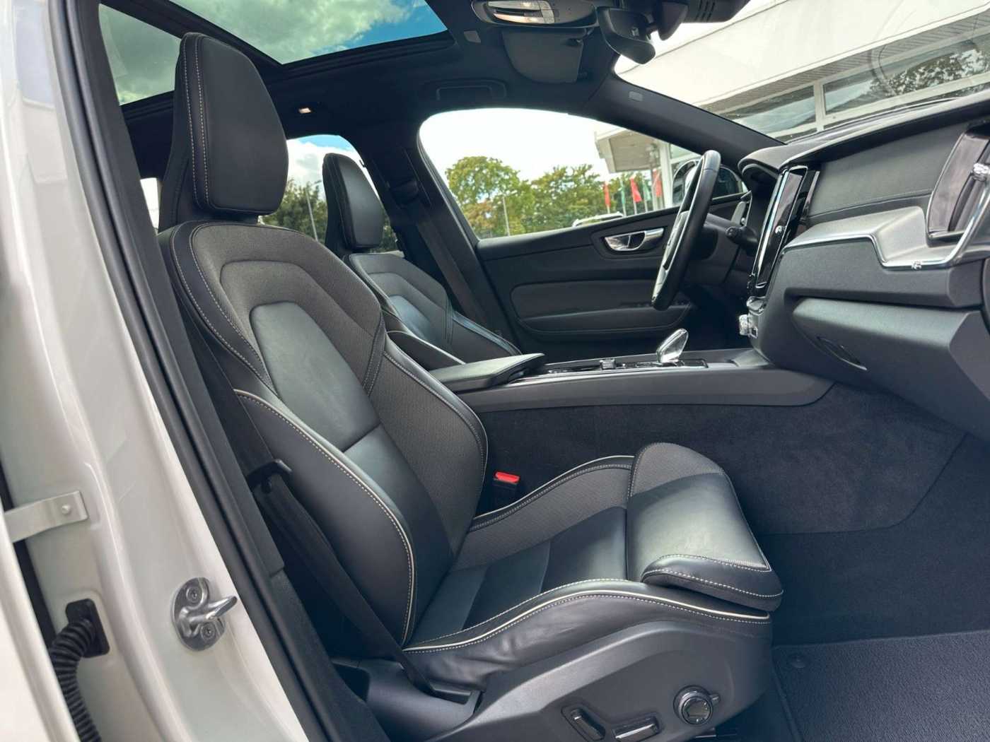 Volvo  Ultimate Dark*AWD*AHK*360GradK*Standh