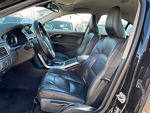 Volvo  D5 Momentum Aut. Xenon*Leder*Navi*AHK*SHZ