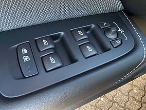 Volvo  B4 Diesel Plus Dark*BLIS*Standh*Frontscheib