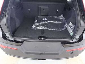 Volvo  175 kW Single Motor RWD Plus Dark