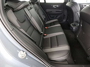 Volvo  B4 Plus Dark*Standh*SD*BLIS*360Grad-K*19Zoll