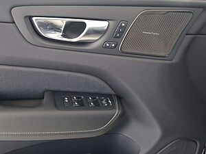 Volvo  Plus Black Edition*AWD*BLIS*HeadUp*SD*360°K
