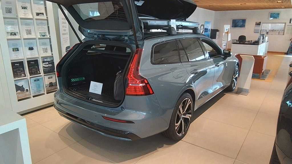 Volvo  Kombi Plus Dark  LED DAB WiPa Harman Kardon