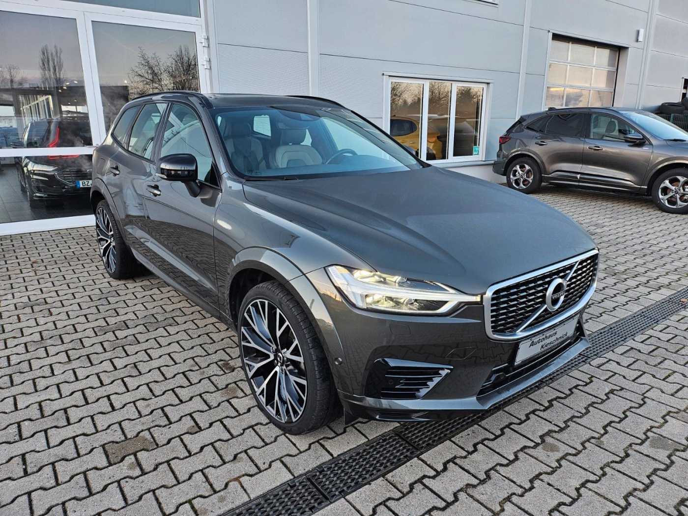 Volvo  R Design Plug-In Hybrid AWD Pano LED 22Zoll