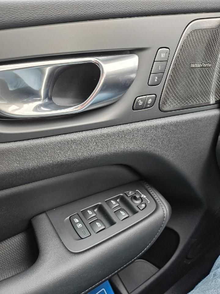 Volvo  Ultimate Dark AWD
