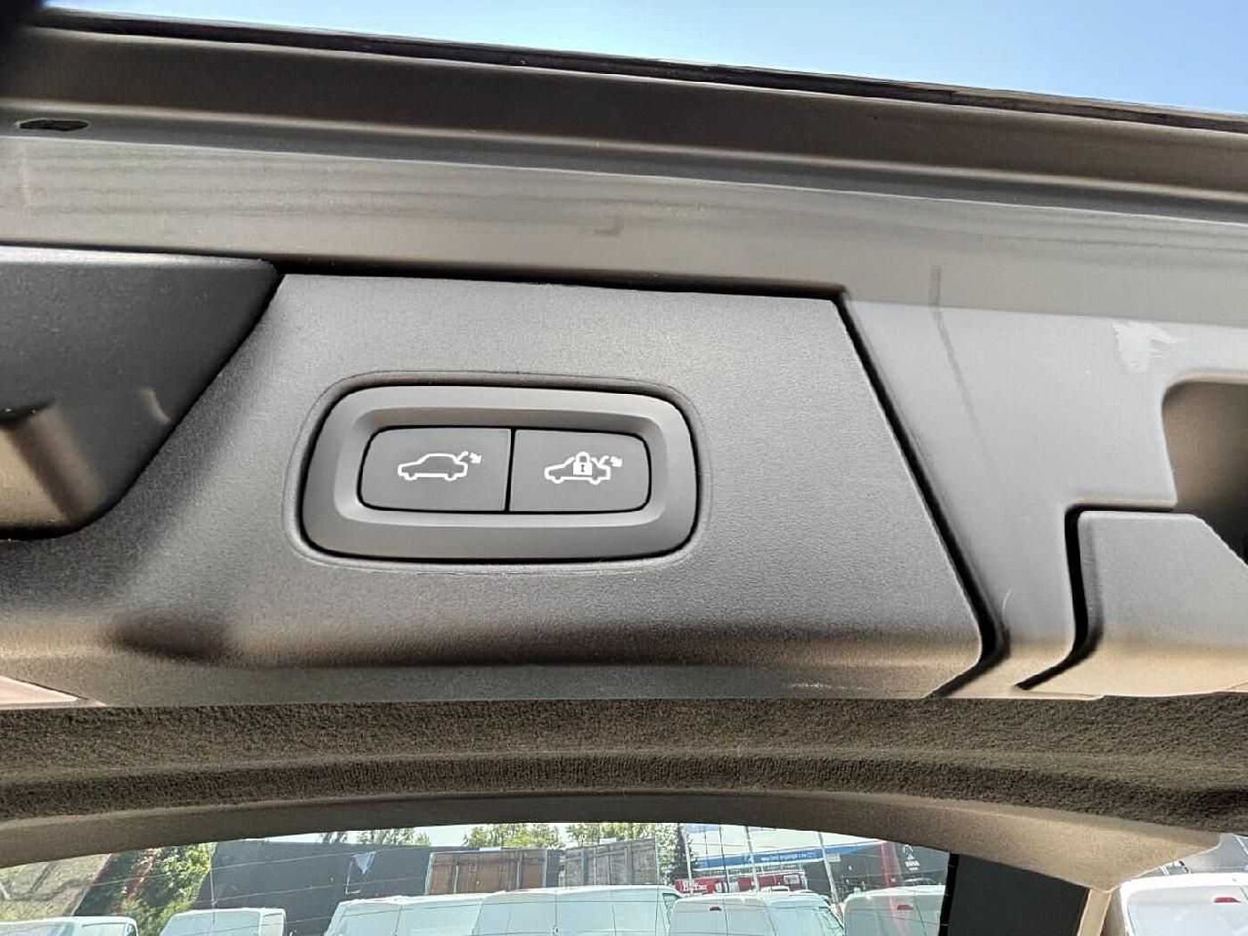 Volvo  Kombi Inscription Expression Recharge Plug-I