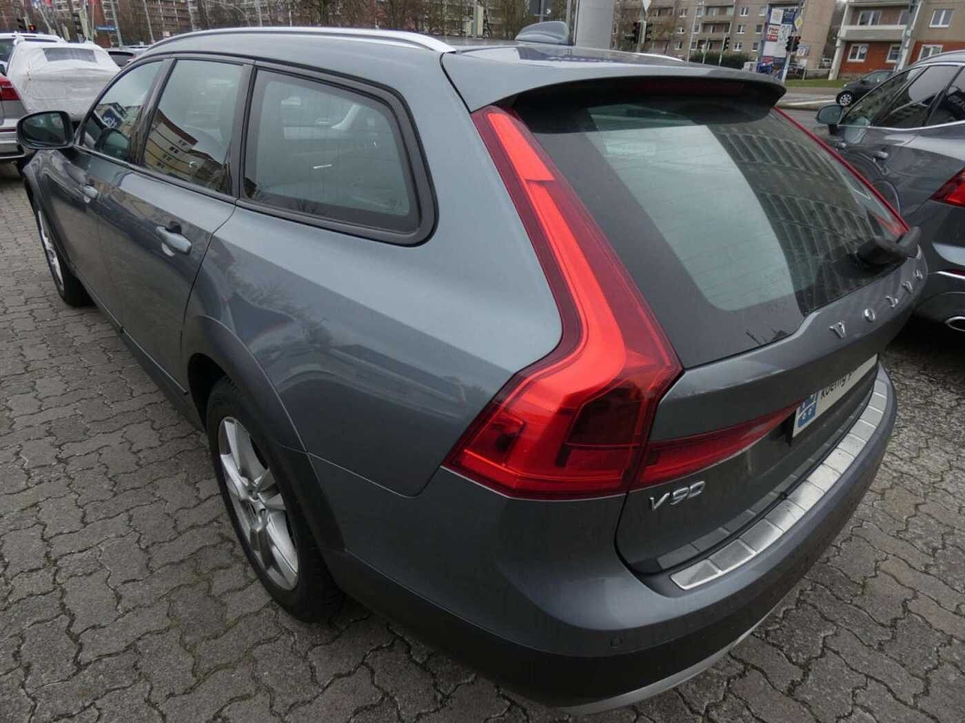 Volvo  Country D4 AWD Klima Navi Leder Rückfahrkamera