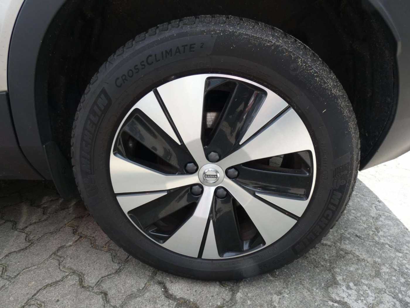 Volvo  T4 2WD Plus Bright Plug-In Hybrid (E6d) Klima