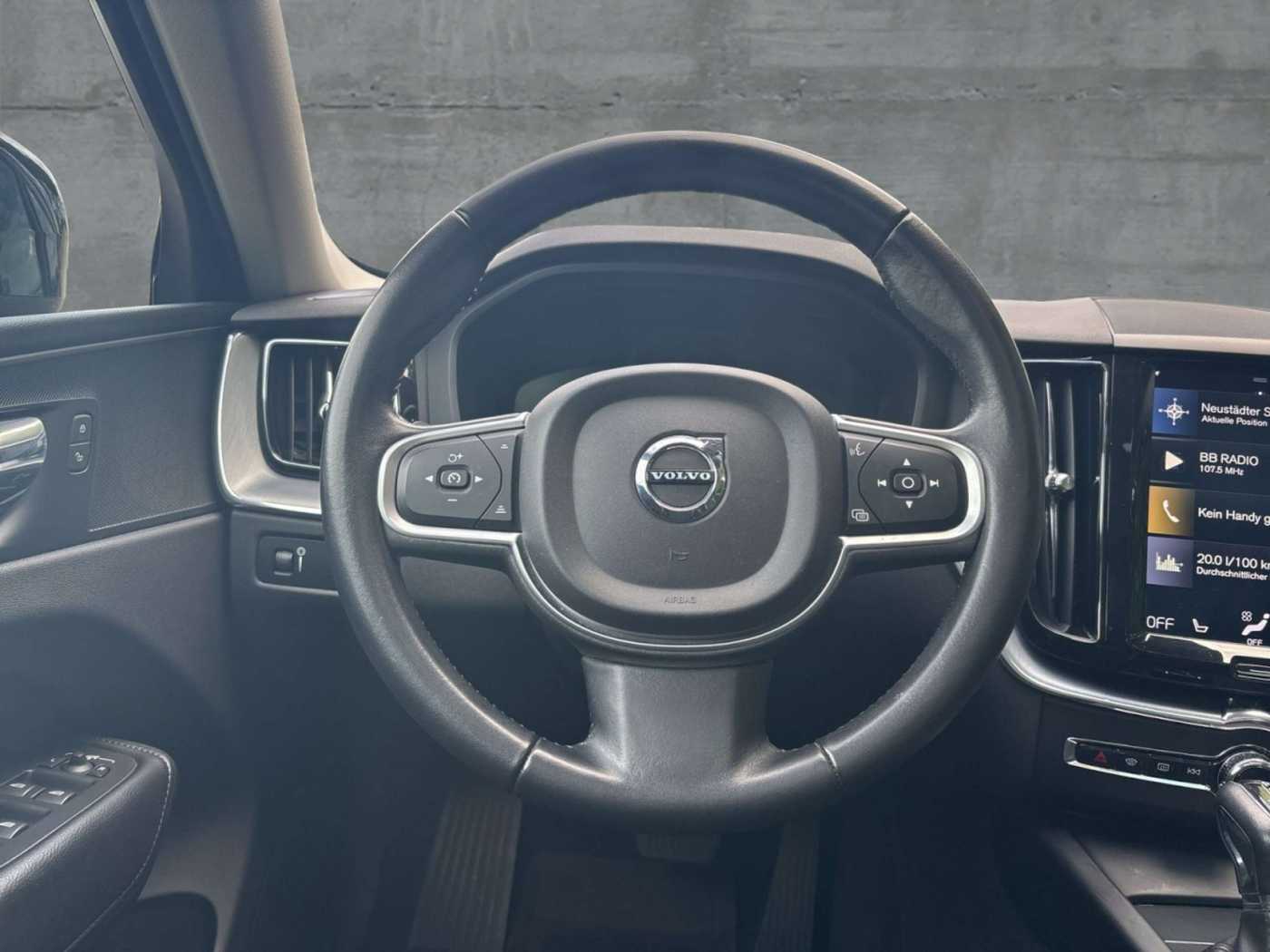 Volvo  D4 2WD Momentum (EURO 6d-TEMP) Klima Navi