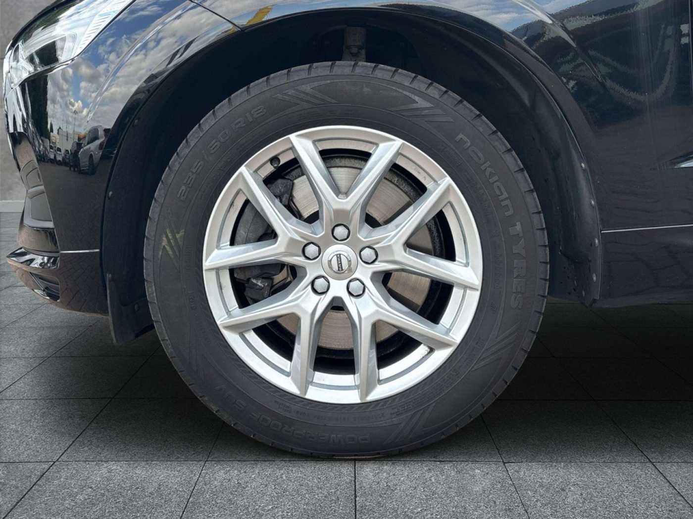 Volvo  D4 2WD Momentum (EURO 6d-TEMP) Klima Navi