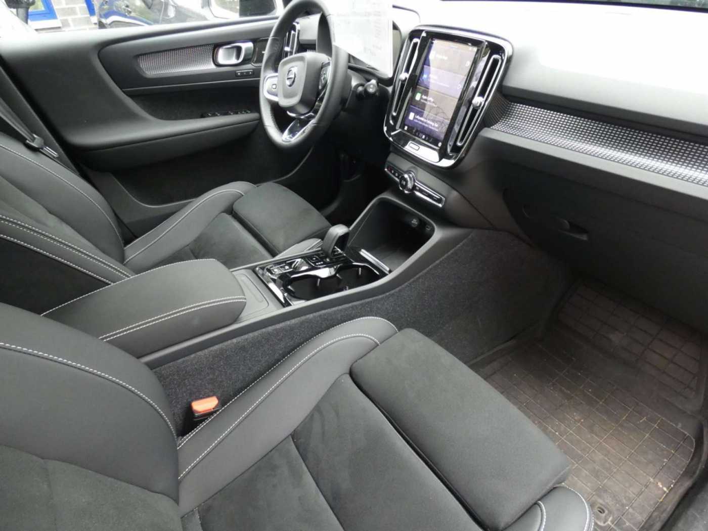 Volvo  B4 2WD Plus Dark (EURO 6d) Klima Navi