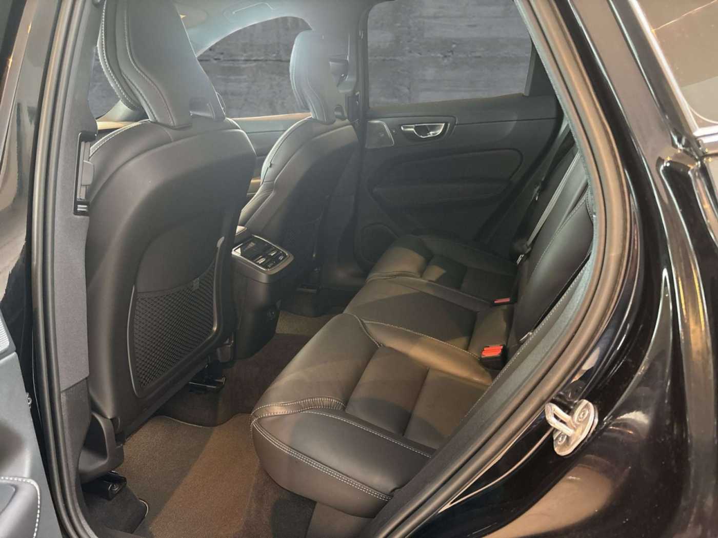 Volvo  B5 (Diesel) AWD R-Design (EURO 6d) Klima Navi