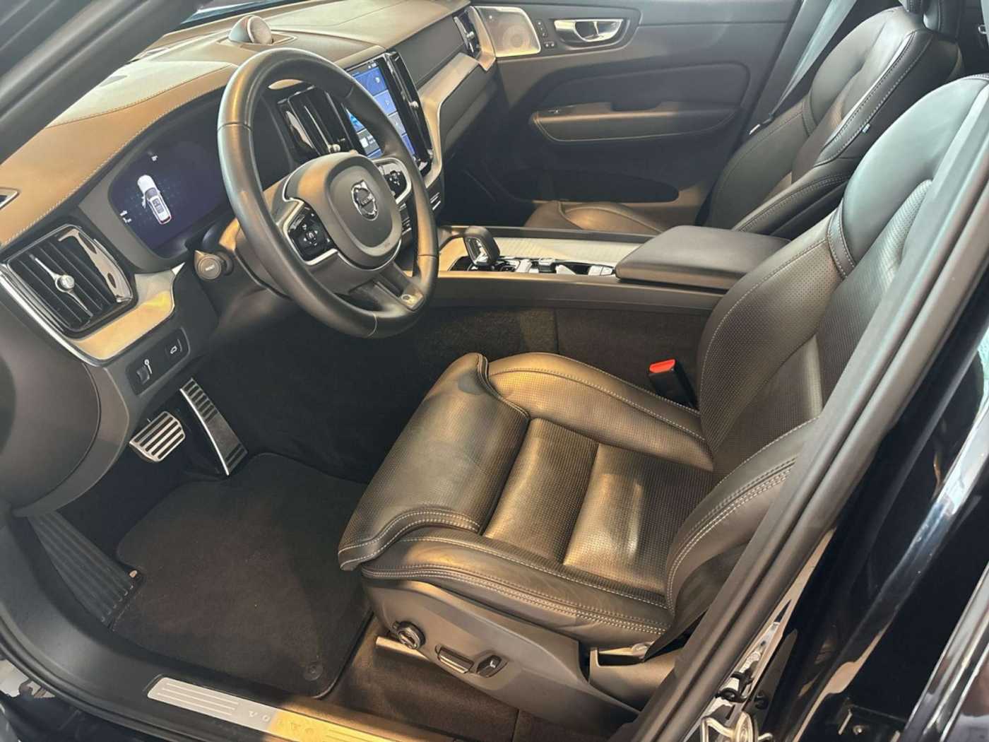 Volvo  B5 (Diesel) AWD R-Design (EURO 6d) Klima Navi