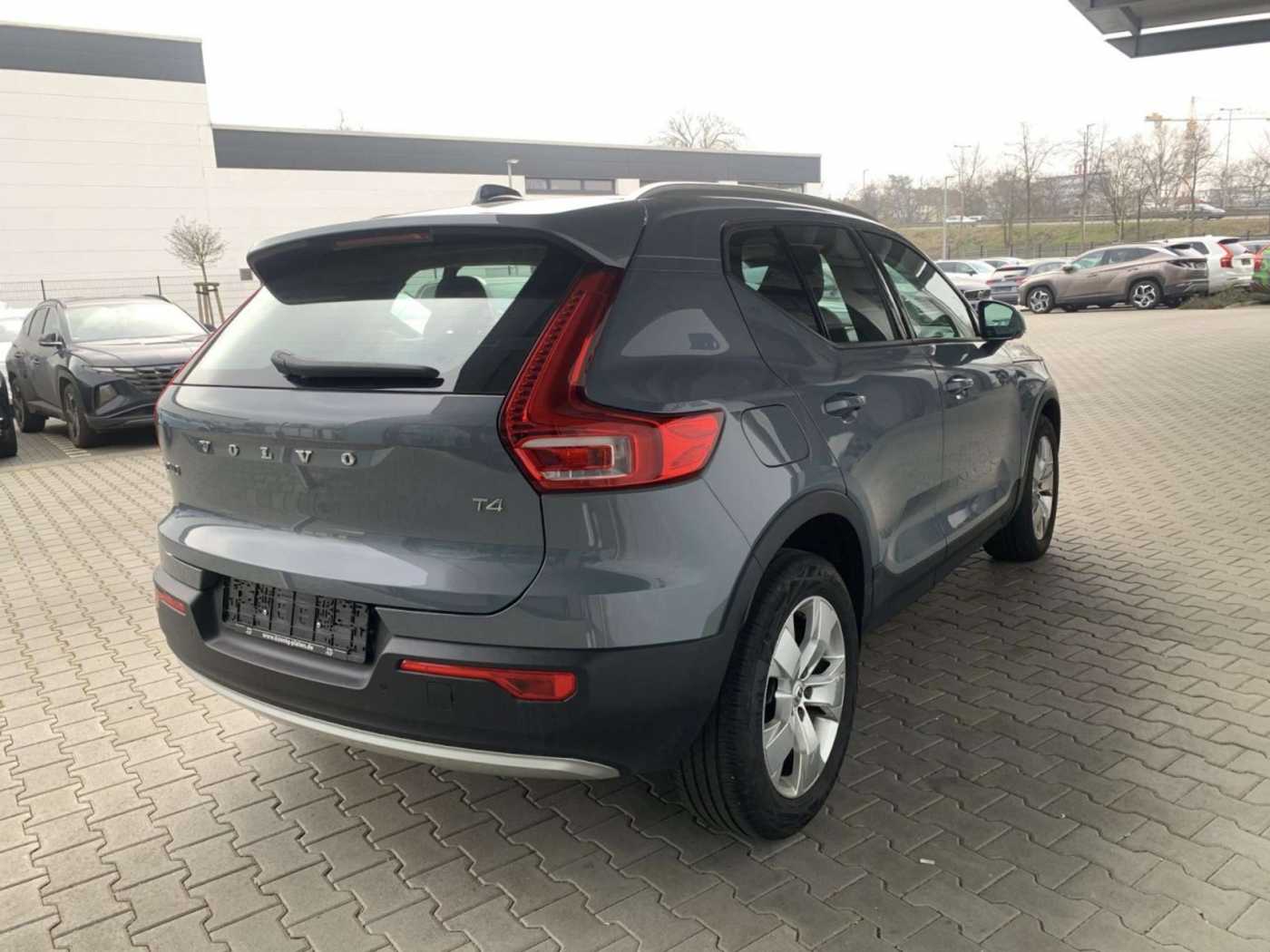 Volvo  T4 2WD Momentum Pro (EURO 6d-TEMP) Klima Navi