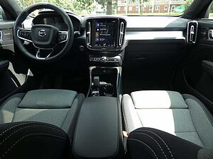 Volvo  T4 2WD Plus Bright Plug-In Hybrid (E6d) Klima