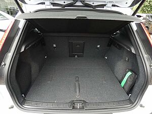 Volvo  B4 2WD Plus Dark (EURO 6d) Klima Navi
