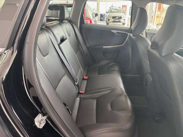 Volvo  D3 DPF 2WD Summum Klima Leder Einparkhilfe