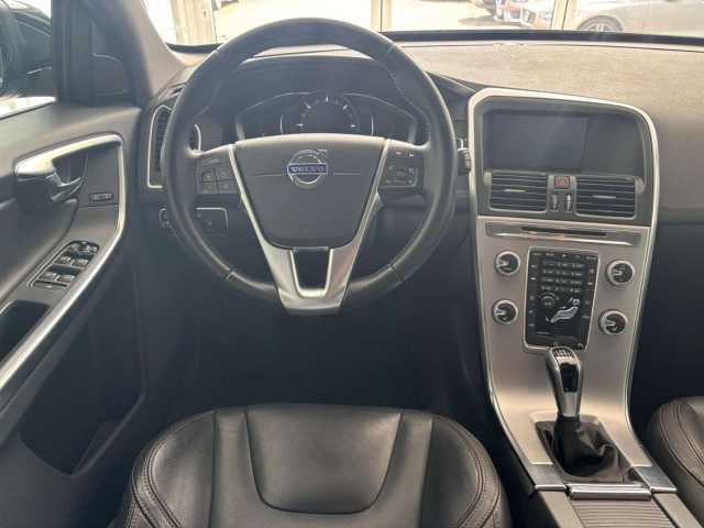 Volvo  D3 DPF 2WD Summum Klima Leder Einparkhilfe
