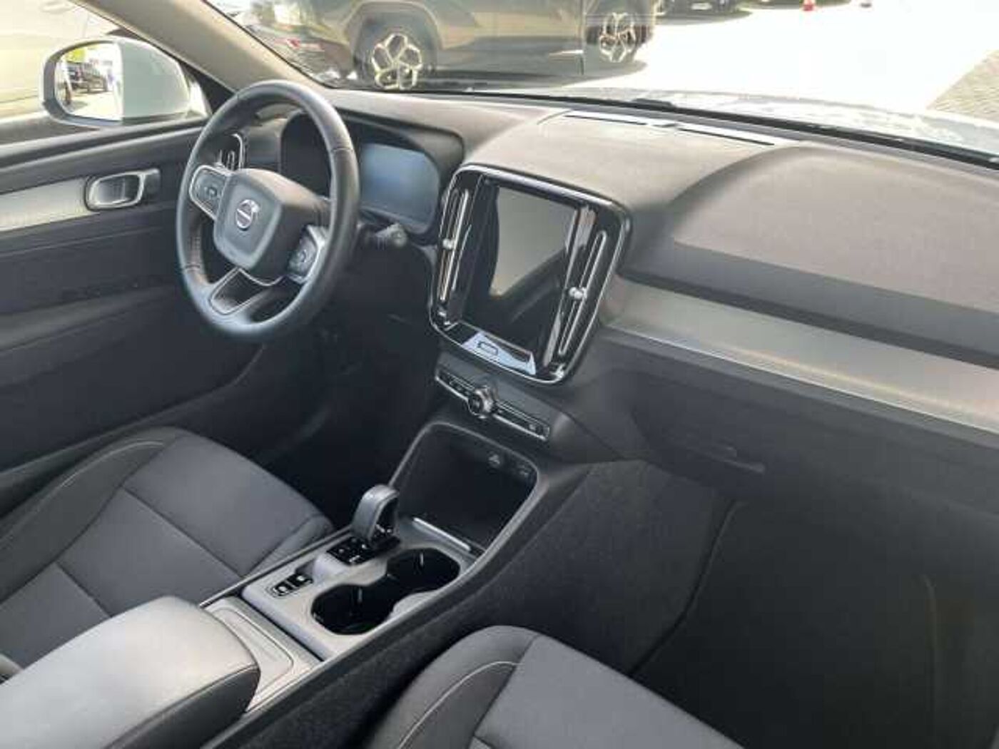 Volvo  T3 2WD Momentum Pro (EURO 6d) Klima Navi