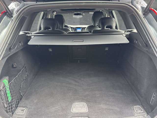Volvo  B4 (Benzin) 2WD R-Design (EURO 6d) Klima Navi
