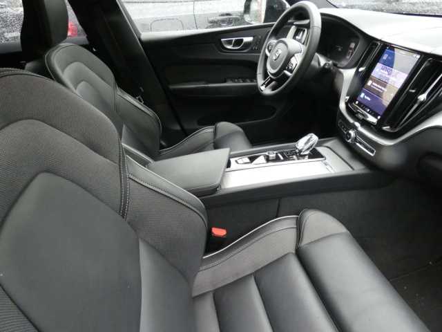 Volvo  B4 (Diesel) 2WD Ultimate Dark (EURO 6d) Klima