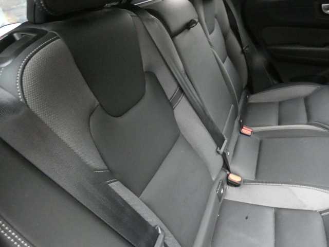 Volvo  B4 (Diesel) 2WD Ultimate Dark (EURO 6d) Klima