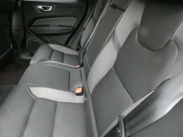 Volvo  B4 (Diesel) 2WD Ultimate Dark (EURO 6d) Klima
