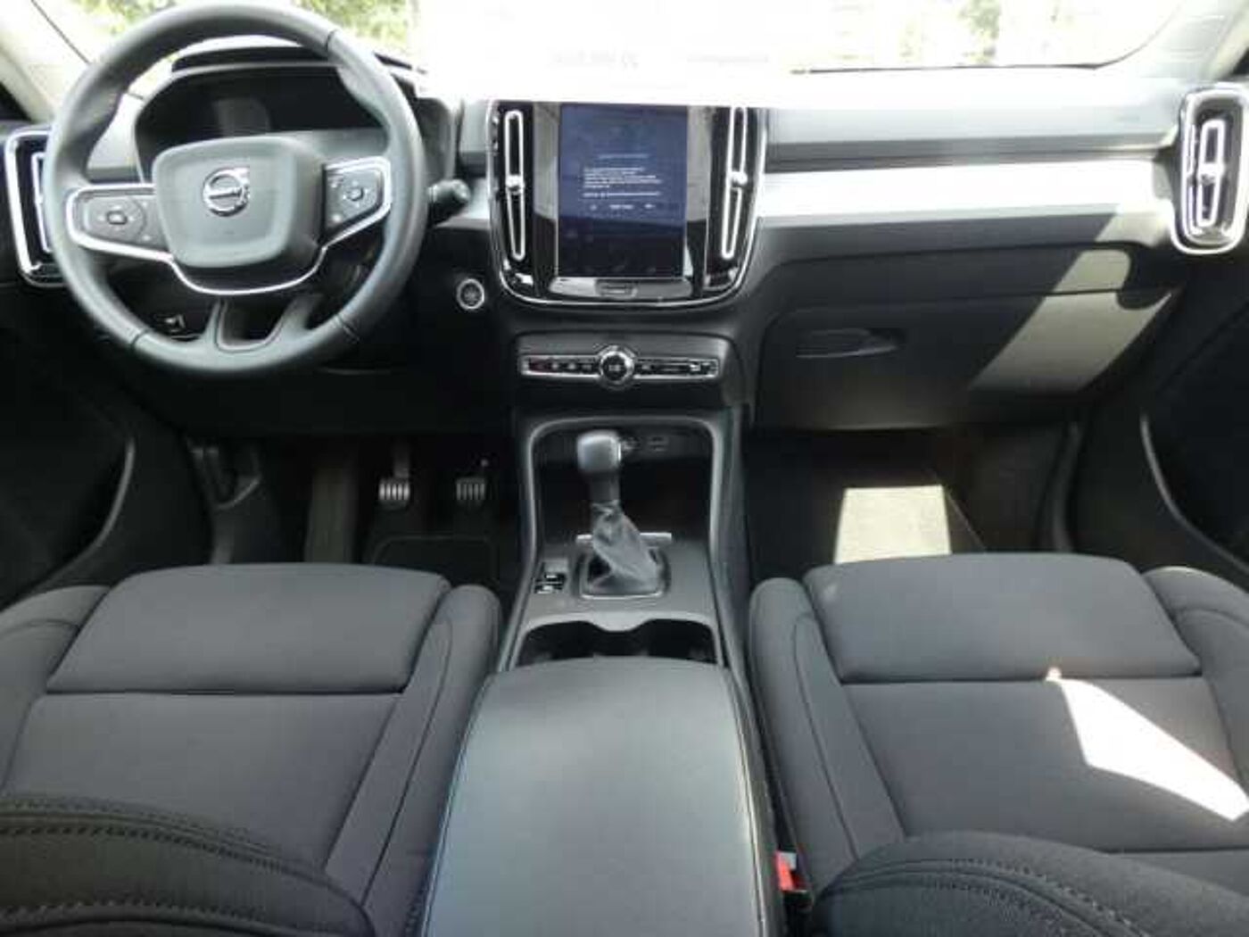 Volvo  D3 2WD Momentum Pro (EURO 6d-TEMP) Klima Navi