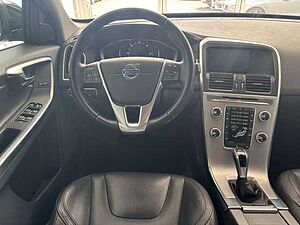 Volvo  D3 DPF 2WD Summum Klima Leder Einparkhilfe