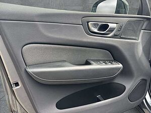 Volvo  B4 (Benzin) 2WD R-Design (EURO 6d) Klima Navi