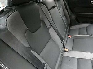 Volvo  B4 (Diesel) 2WD Ultimate Dark (EURO 6d) Klima