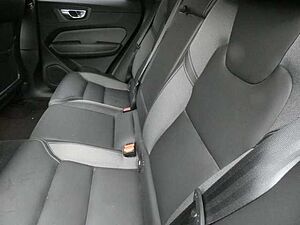 Volvo  B4 (Diesel) 2WD Ultimate Dark (EURO 6d) Klima