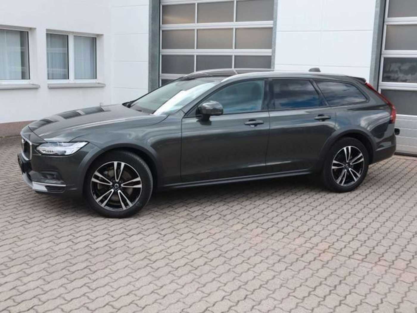 Volvo  Pro AWD Standhzg H&K