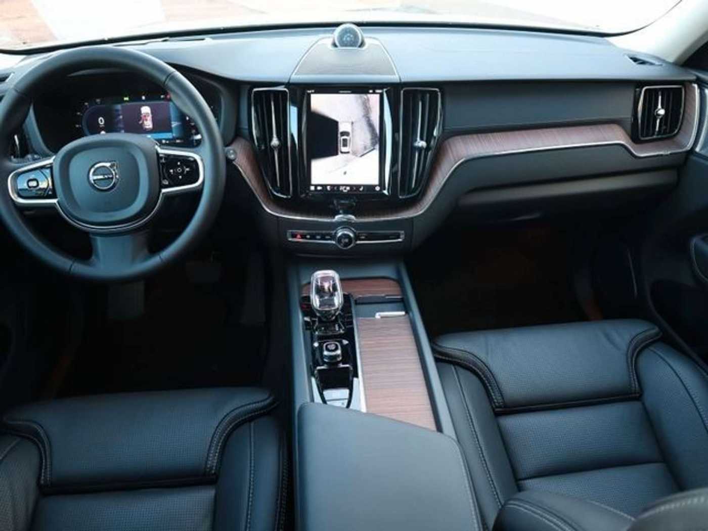 Volvo  B4 Ultimate Dark AWD B&W Massage SH Luftfwk