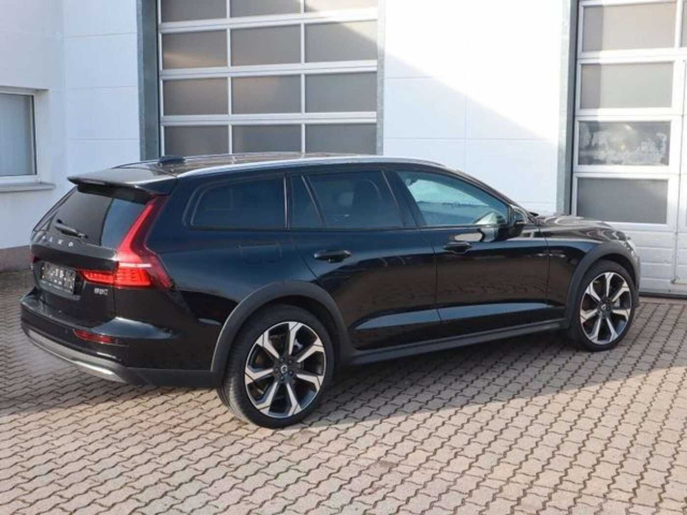 Volvo  V60 B5 Cross Country Ultimate AWD 360° B&W AHK