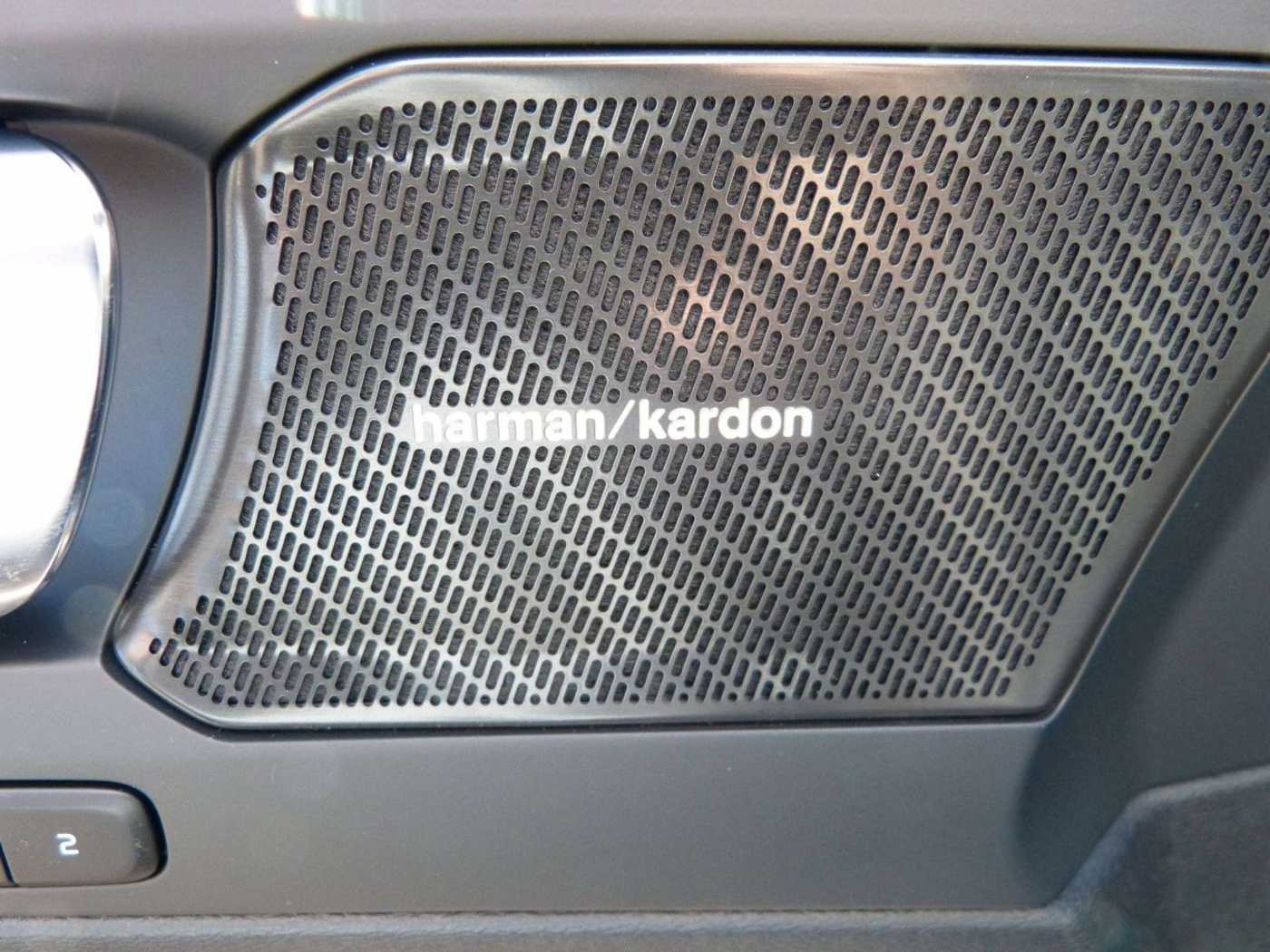 Volvo  B4 Plus Dark Automatik ACC*