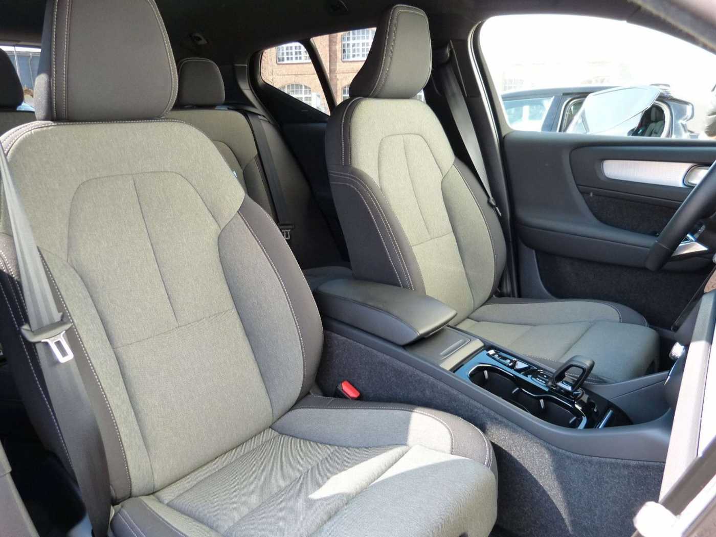 Volvo  B4 Plus Dark Automatik ACC*