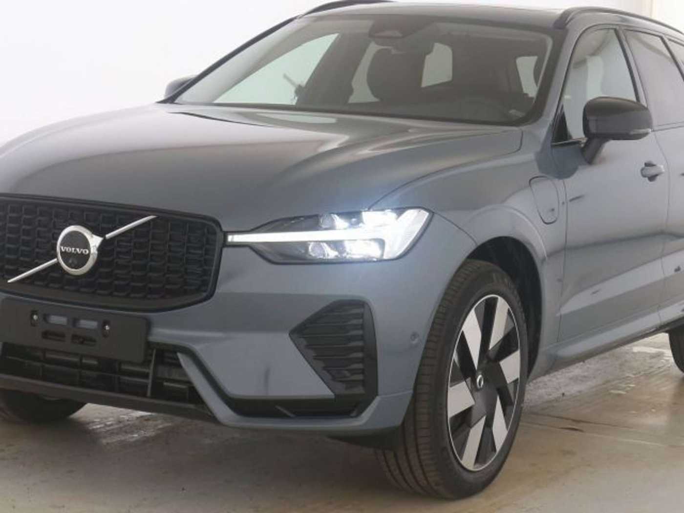 Volvo  T8 Plus Dark Plug-In Hybrid AWD 360° H&K